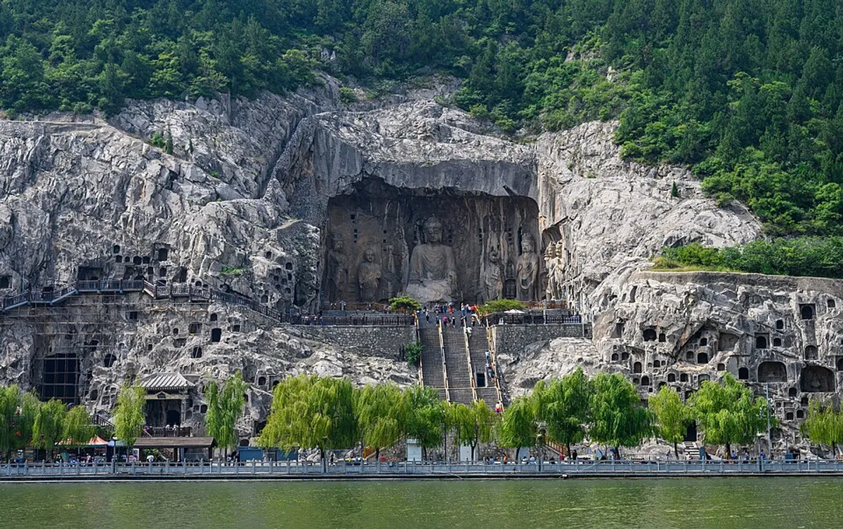 Zhengzhou city private transfer departure to Longmen Grottoes